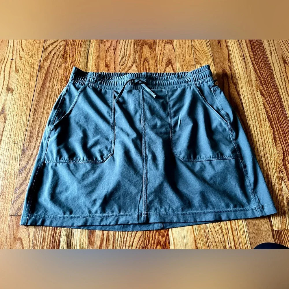 KUHL - Women’s Rainforest Blue Skort - Small